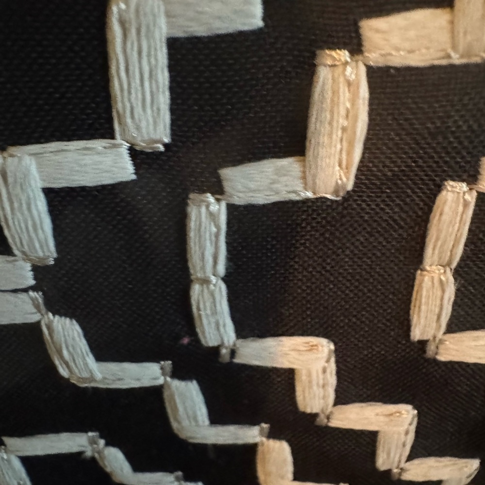 NWT Makeup Junkie Black and White Geometric Daykeeper Tote Bag - Picture 3 of 6